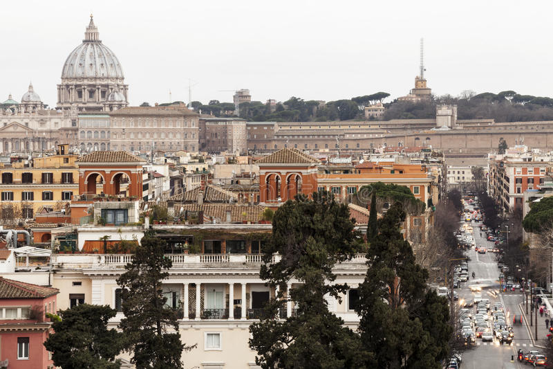 buona lunedì con la citazione del giorno "Chi è nato a Roma la ama, ma chi non ci è nato e l’ha incontrata, a volte, come nel mio caso, la ama ancor di più." (Giovanni Canestri)
