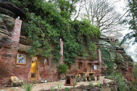 SmartPostCode's tweet image. This Rockhouse Retreat in #Worcestershire is actually built inside a cave! Sculpted by hand in just 9 months. It takes advantage of its natural surroundings whilst bringing a modern and contemporary feel. It is the perfect romantic getaway. #romanticbreaks #property