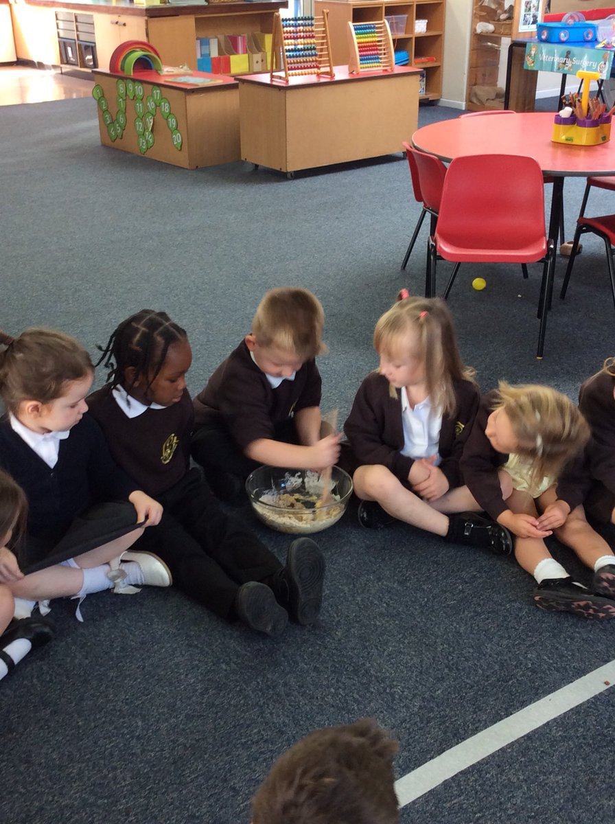 StClaresCP's tweet photo. Oh no! Australia made a gingerbread man today but it has ESCAPED!! The children have been busy making posters and looking for clues this afternoon. #lessonhook https://t.co/NwPPHeji1R