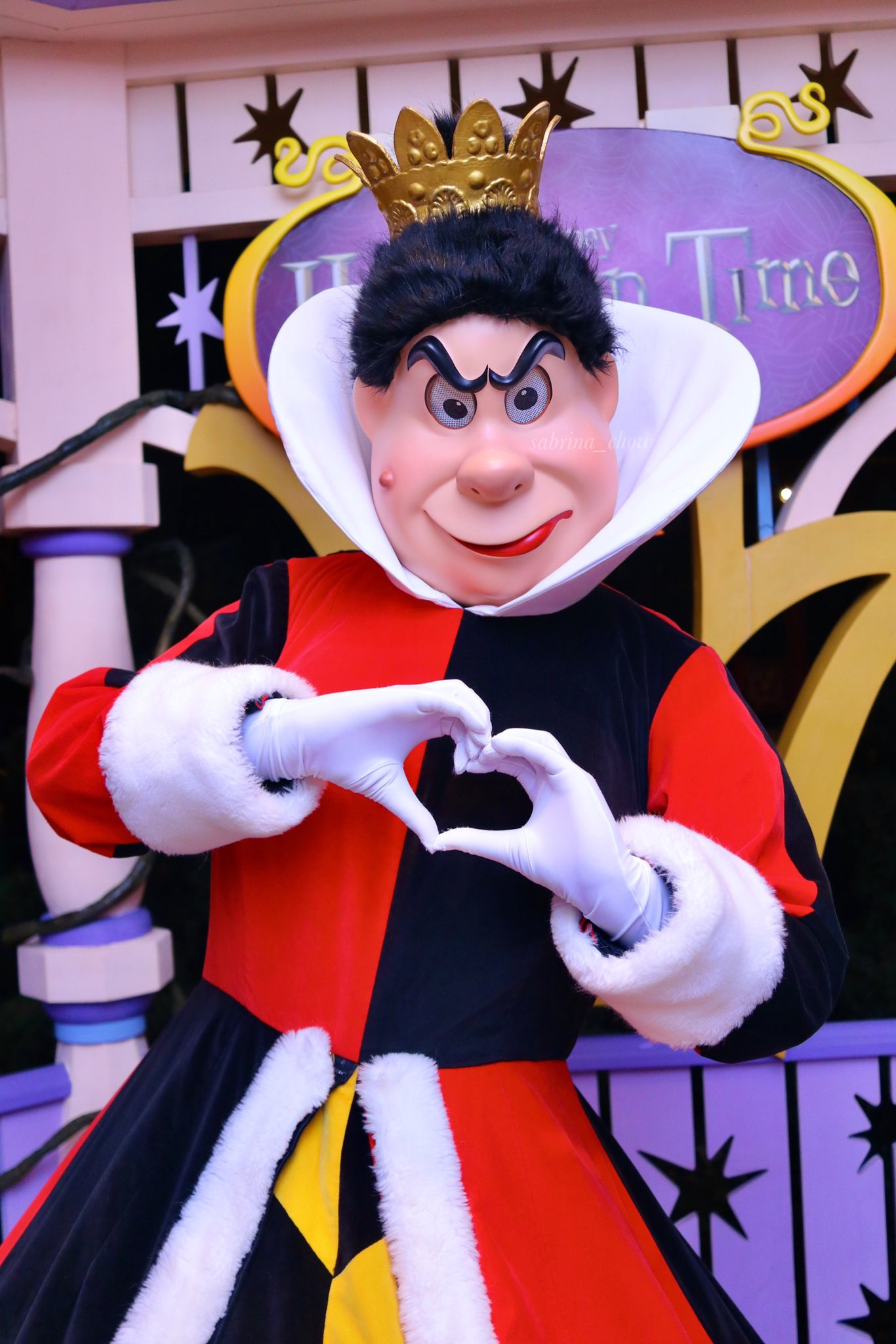 Sabrina Halloween Isn T Just About The Vips Of Course I Love Seeing Them In Their Halloween Attire But Villains Are The Leads Yas Queen Hkdl Disneyland Disney Aliceinwonderland Queenofhearts 香港 ディズニーランド