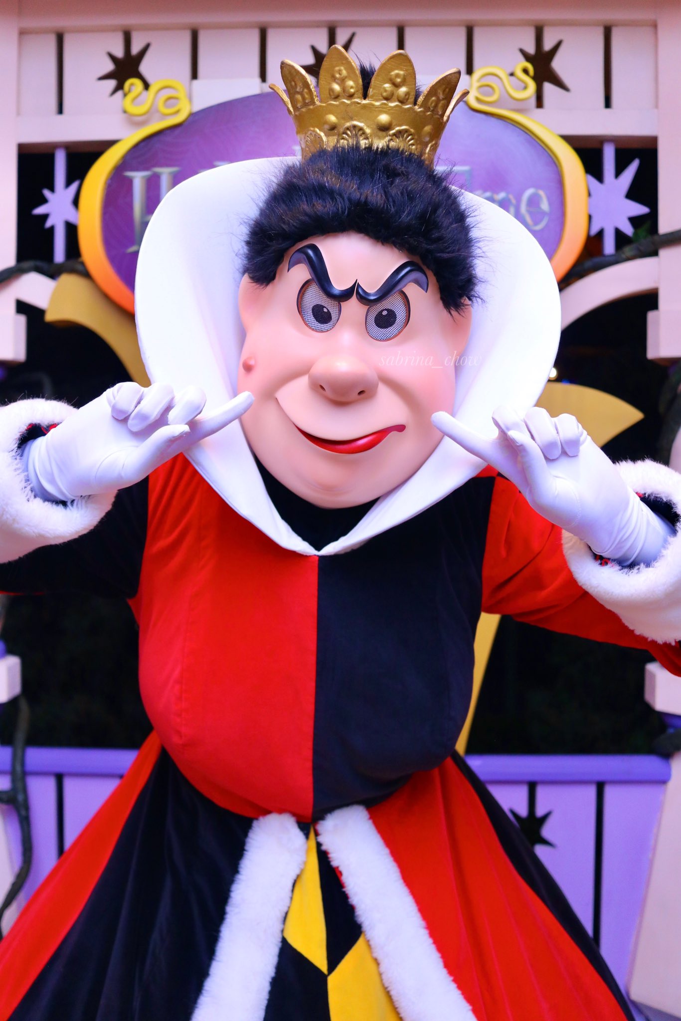 Sabrina Halloween Isn T Just About The Vips Of Course I Love Seeing Them In Their Halloween Attire But Villains Are The Leads Yas Queen Hkdl Disneyland Disney Aliceinwonderland Queenofhearts 香港 ディズニーランド