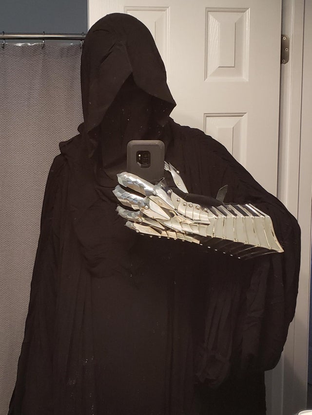 Winter is Coming on X: "Lord of the Rings fan gears up for Halloween with a Nazgûl costume: https://t.co/hhhv0HW2YM https://t.co/UtCKtyINzT" / X