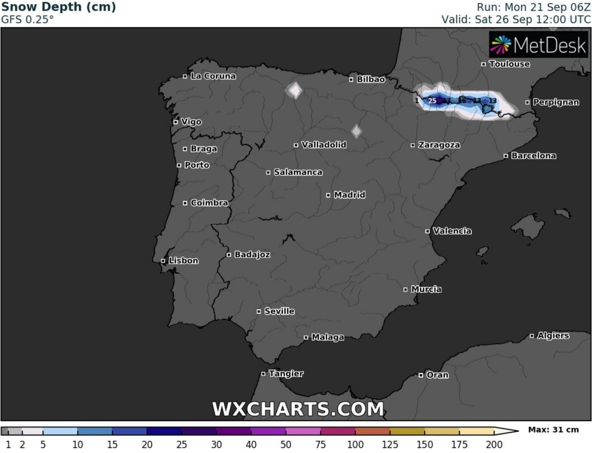 alexmegapc's tweet photo. Vaaaaaaaa que divendres i dissabte tenim la primera nevada als pirineus i ulls amb la cota que pot baixar molt 1400/1200 i fins i tot es podia veure nevar a uns 1000m, mireu quins mapes... Aiiixxxxx #winteriscoming #meyteo #324eltemps ❄️❄️☃️☃️ https://t.co/zRc9SPFCyC