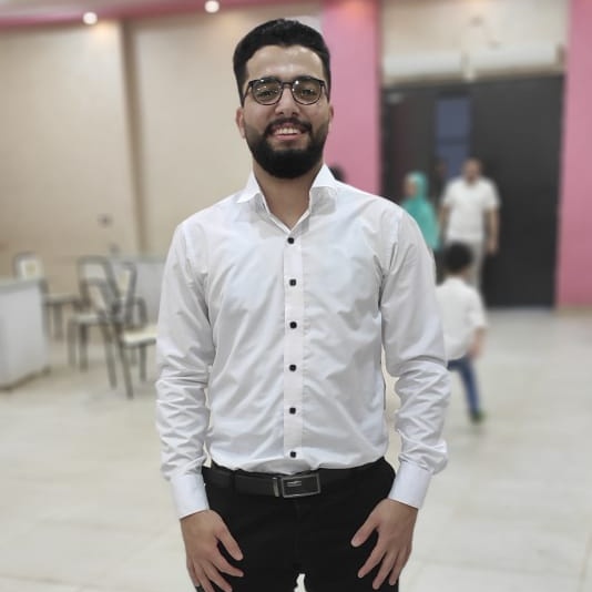 ThubanMousa's tweet photo. #صورة_ملف_شخصي_جديدة رحيل الشيء للأبد 💔.. أهون بكثير من العيش على أمل عودته 👌🖤.. ولا يعود 🌻♥️
#THUBAN https://t.co/yJAodvca9t