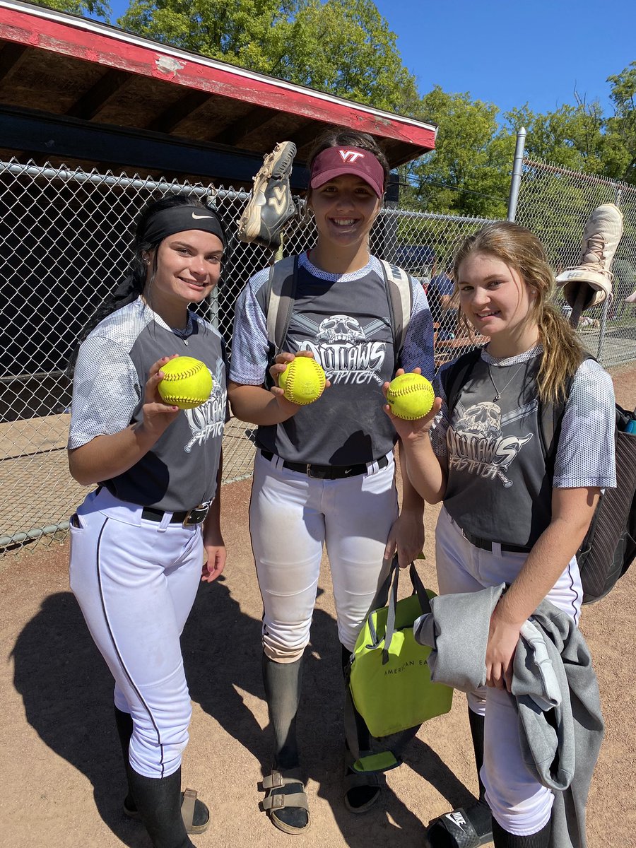 16u_Garroway's tweet photo. 💣💣💣BOMB ALERT💣💣💣  Congrats to @CamrynMurphy4 (Grand Slam) @CalahanMckenna (3 run HR) &amp; @PaytonList2022 for hitting 💣@D1 fastpitch1 Outlaws Friendly!   @VTsoftballCoach @KentStSoftball @coach_crowell @OhioStateSB @CoachHerm @CoachJexx_RMU @Coach2K_Miami https://t.co/XL2Nd4N6bz