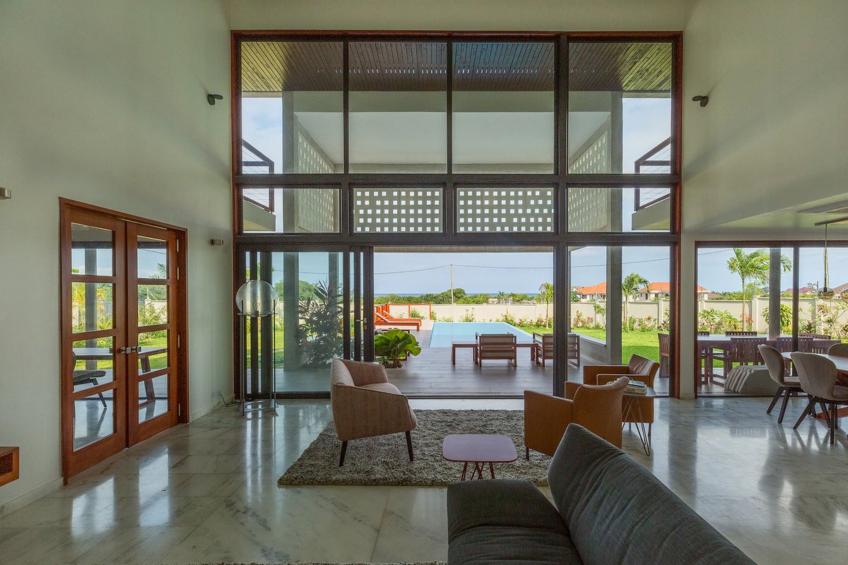 thisisprincely's tweet photo. This new home in Mbweni, #DarEsSalaam is vernacular architecture done right!

A house built for its environment. https://t.co/mhSafHkF8j