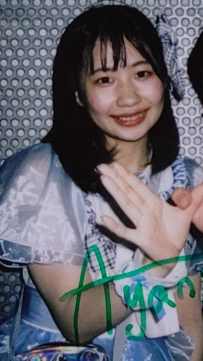 0416tks's tweet image. ９月18日、#上野恩賜公園 屋外ステージで、#Ulysses(#ユリシス)の #森元彩乃 💙ちゃんと、その１。

初見ながら、あまりにも大きなインパクトを受けたUlysses。スタッフさんからチラシを貰い、６人のメンバーを名前を確認しつつチェックの上、３枚目のサインチェキ券は、#彩乃 💙ちゃんに使う(続く)