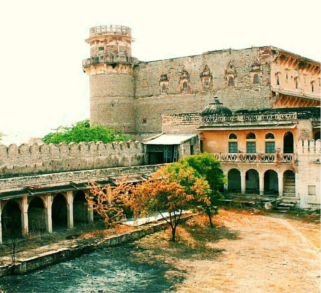 कुम्पावत राठौड़ों का पाटवी ठिकाना व अंग्रेजों के विरुद्ध शौर्य दिखाने के लिए प्रसिद्ध - आसोप (जोधपुर) @JodhpurDistrict @Bollywoodtrack_ @gssjodhpur @JodhpurPcr @adrmju_2015 @JodhpurWest @JodhpurWest #Jodhpur