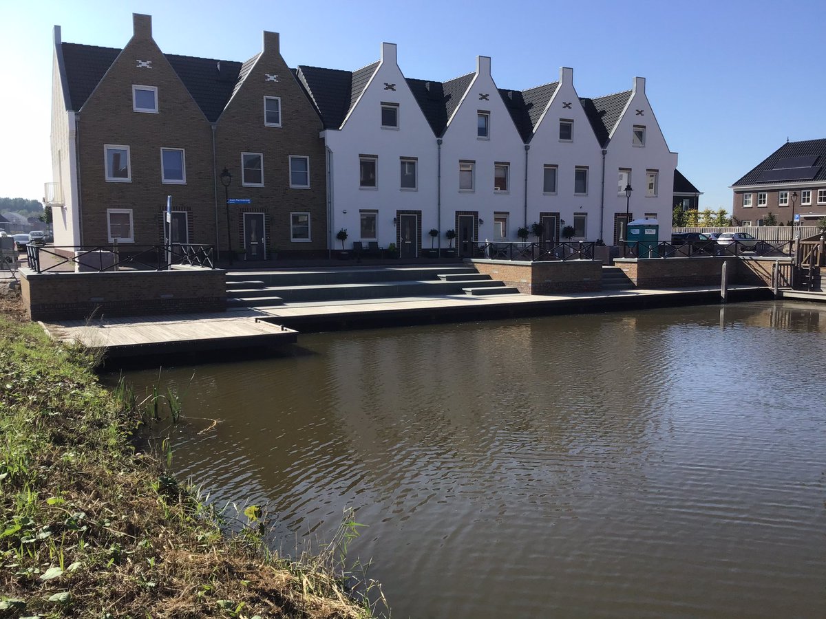 WeijmerA3's tweet photo. #nobelhorst het haventje is gereed vandaag het laatste hekwerk aangebracht https://t.co/9ILB4fedXn