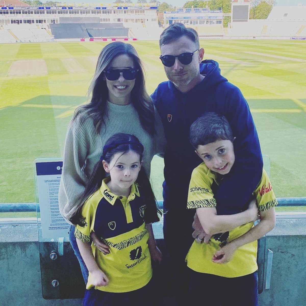 So, that’s it! Emptied my locker today! 22 years as a professional cricketer has come to an end! I am obviously sad to go but excited for the next chapter. Thanks for everything <a href="/WarwickshireCCC/">Bears</a> and <a href="/englandcricket/">England Cricket</a> ! It’s been unreal! #🐻🏴󠁧󠁢󠁥󠁮󠁧󠁿 #newbeginnings