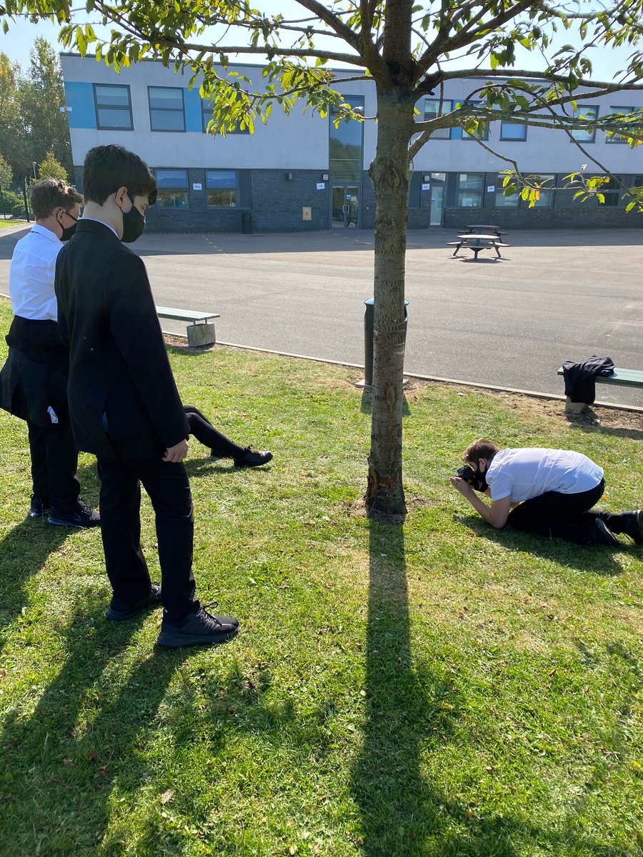 LlanwernPhoto's tweet photo. Year 10 making the most of the sunny weather for their nature photoshoots! 🌱☀️📸 #photography #nature #sunshine https://t.co/TNpuYusGLT