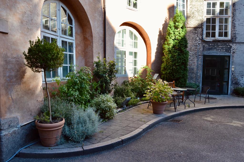 francedk's tweet photo. 🌿🇪🇺European Sustainable Development Week. At the embassy we use every inch of our inner yard to promote and raise awareness on sustainable development 😀🌱 #ESDW2020 We are part of #greenembassies network #ambassadeverte #sustainabledevelopment https://t.co/TtQiHwcz8r