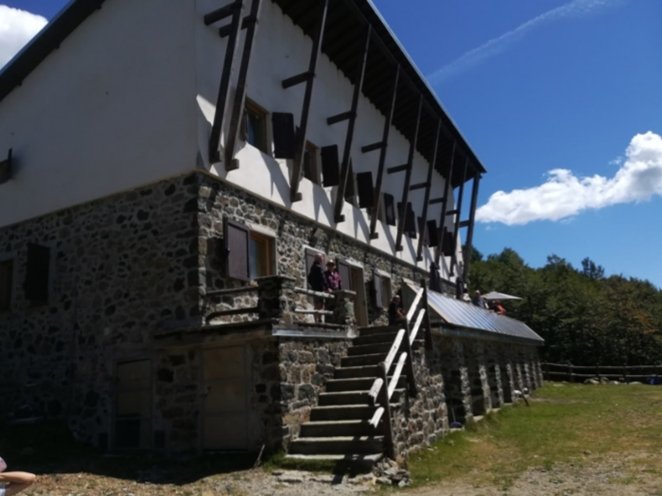 PARCO_AVETO's tweet photo. Questa sera su #Telepace, canale 15 del DT, alle h. 21.10 va in onda uno speciale con interviste realizzate in valle Sturla e al #RifugioMonteAiona di #parcoaveto a #PratoMollo (il filmato da domani sarà anche disponibile su YouTube) #parcoavetosifabello https://t.co/A0jtFESNqZ