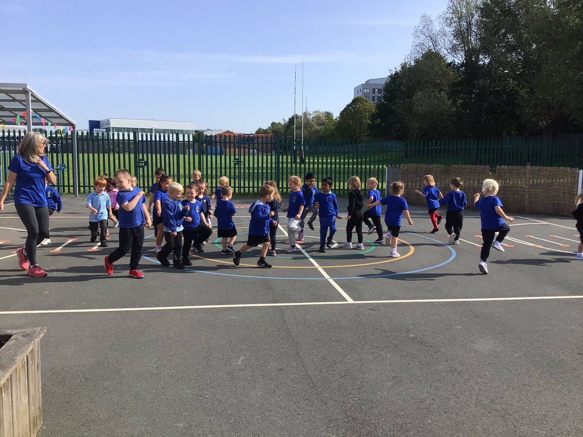 GrangeEYFS's tweet photo. We have had a great PE session today. We make lots of different movements beginning with ‘s’. https://t.co/tGr3fxT1Q0