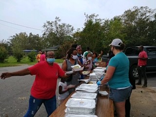 HUDSoutheast's tweet photo. Foley Housing Authority, AL staff led by Cindy Hammock, Executive Director stand on the front lines helping distribute much needed and appreciated meals provided by World Central Kitchen to local residents impacted by #HurricaneSally. @VisitFoley @aldotcom @WCKitchen https://t.co/XnHie84Hki