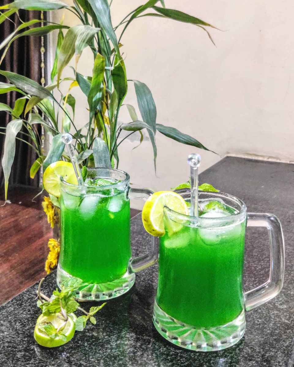 prabhus143's tweet photo. Another day in paradise
#cocktails #homemadecocktails #anotherdayinparadise #mybar #homebound #homeboundtimepass #oneplusphotography #bluecuracao #whiterum #bacardi #bacardirum #weekendfun #stayhome #staysafe #stayhigh #weekendtimepass https://t.co/i2bPHOLJTU