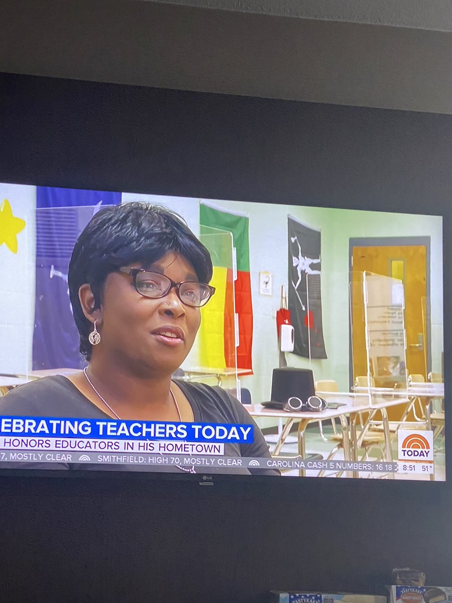 dawnstaley's tweet photo. @FKGaillard It was great to see Lekena and her teaching talents on the @TODAYshow with our very own @craigmelvin! #SCSTANDUP https://t.co/5A3nIYi9kj