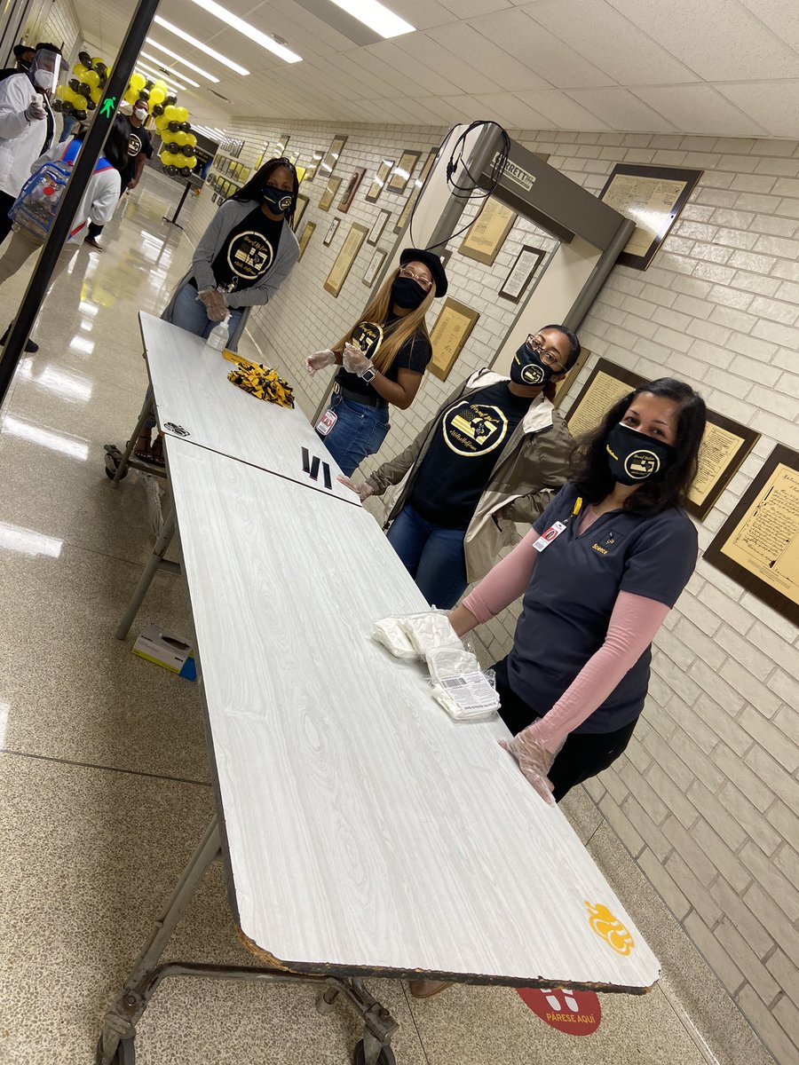 HoffmanMS_AISD's tweet image. 🐝🐝🐝🐝🐝 @UpadhyayRitcha @MamaJones20 @_JLWilliams_ @MsJLBolden @MsGteachesmidd @SCHALLEReading #wearehoffman #AldineAnywhere