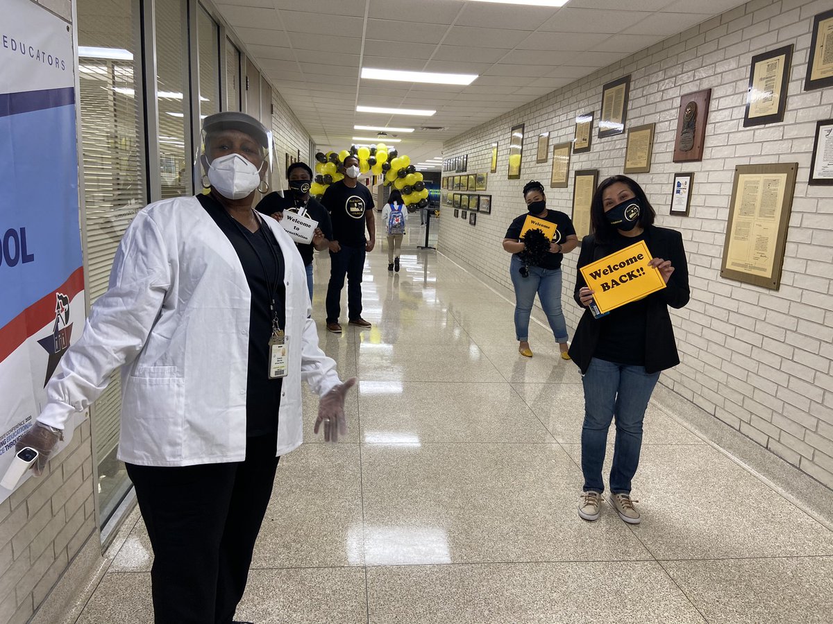 HoffmanMS_AISD's tweet image. 🐝🐝🐝🐝🐝 @UpadhyayRitcha @MamaJones20 @_JLWilliams_ @MsJLBolden @MsGteachesmidd @SCHALLEReading #wearehoffman #AldineAnywhere