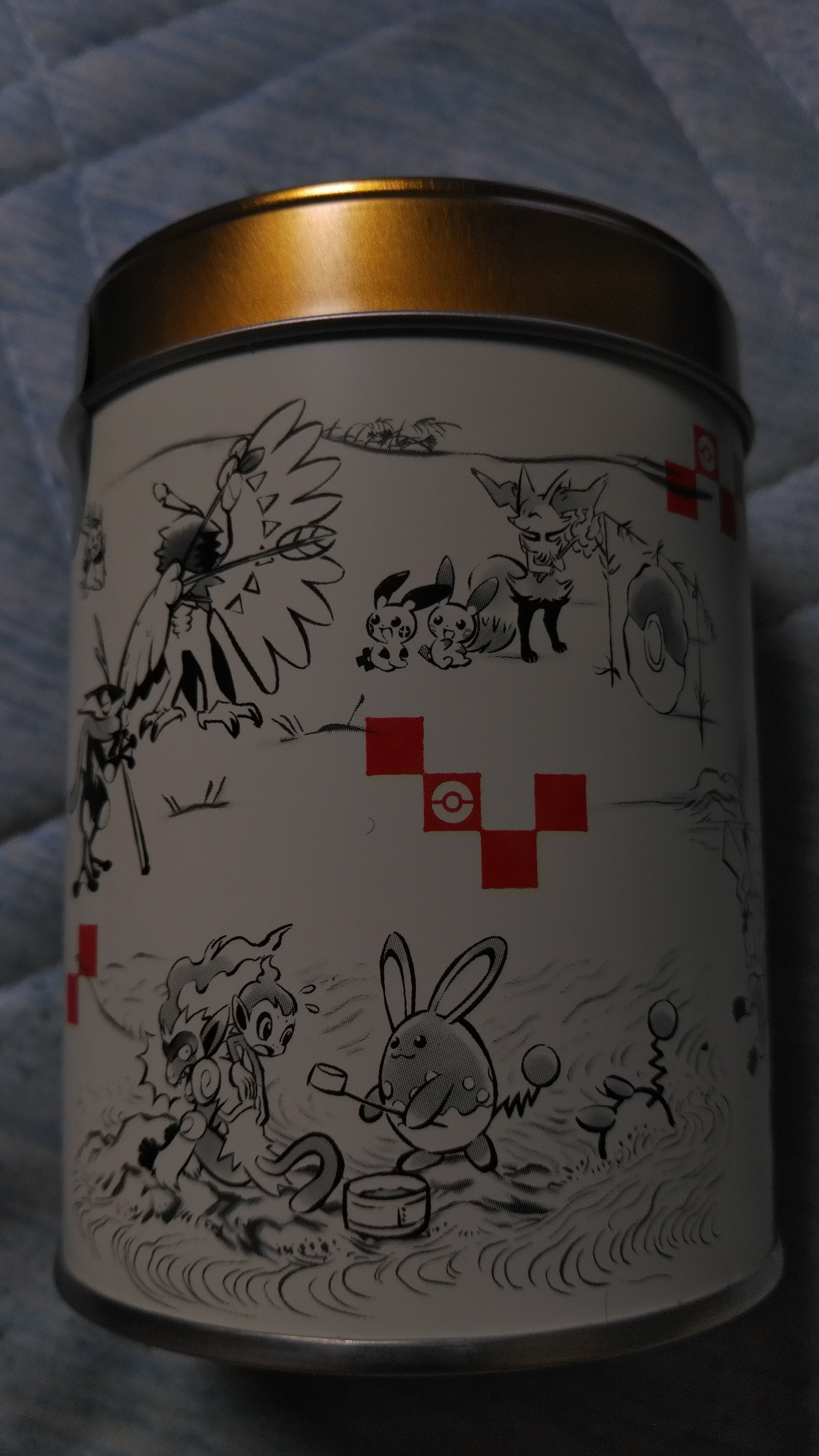 ｈｏ２２９ 走行後 同じイオン内にあるポケモンショップに行きました 色々商品を見ましたが これは 鳥獣戯画ならぬぽけもん 戯画とのこと 中身は海苔チップスです この絵はセンスあるわ T Co Nwzjovbzjs Twitter