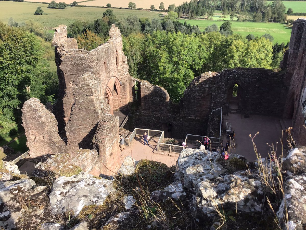 GoodrichCESch's tweet photo. Owls had a wonderful morning at Goodrich Castle on Friday #GSowls #GStopic https://t.co/LvdYxTZnhG