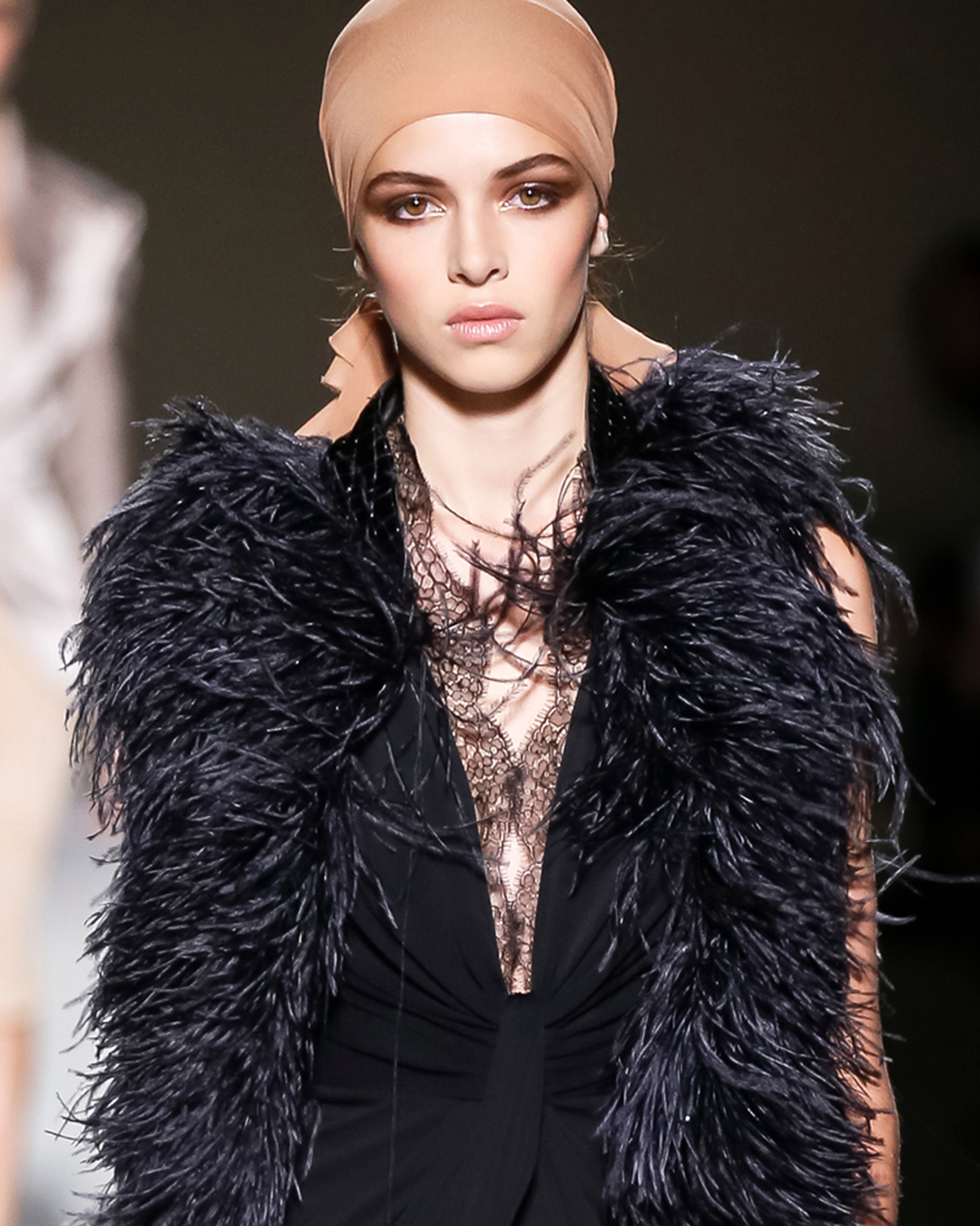 FORD on Twitter: "Runway Replay, looking back at Tom Ford SS19: A bohemian reinvention of the smoky eye, inspired by '70s beauty. Eye Color Quad in 01 Golden Mink and Eye