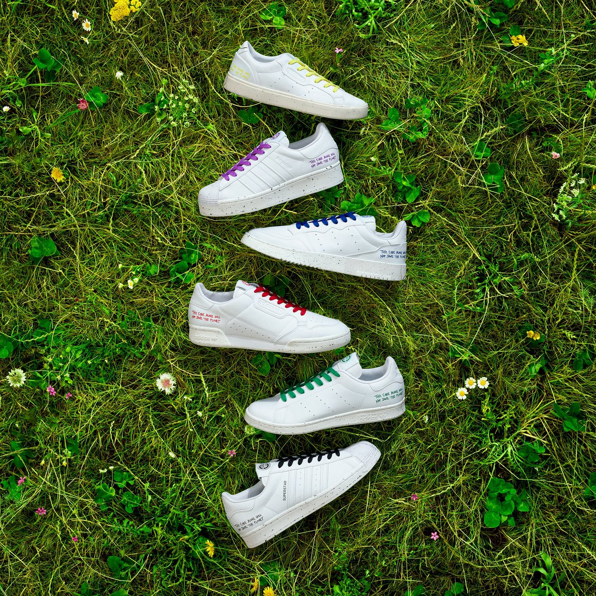 adidas_ES's tweet photo. Presentamos #adidasCLEANCLASSICS. Fabricadas con alternativas veganas a productos y materiales de origen animal, estas zapatillas se han creado con Primegreen, una combinación de materiales reciclados de alto rendimiento.
Descubre la colección en https://t.co/lKJRAsxeGP. https://t.co/LPEJQecwbN