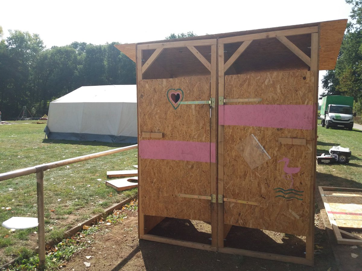 KCLeipzigerLand's tweet photo. Auch der Rest unserer Fläche nimmt immer mehr Gestalt an, die Toiletten am Mainspace sind fast fertig! Hier wird auch eine #barrierearme Toilette entstehen. #shitcrew #whoshutshitdown #alledörferbleiben #wirsindhiergenaurichtig #kakapipitalismusstinkt https://t.co/lNKmZ7g2YH