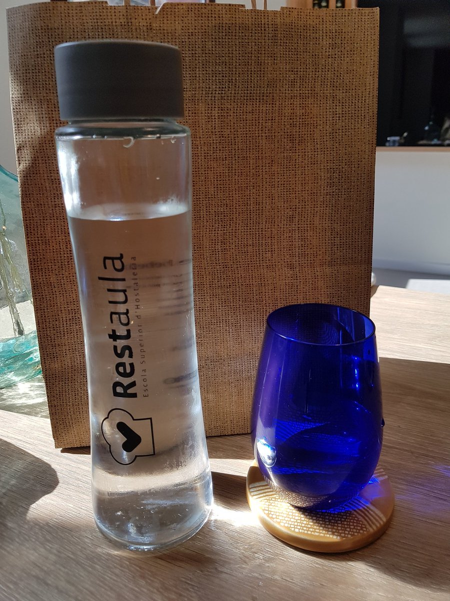 fgirof's tweet photo. Exemple de reducció de residus en l'aigua de taula a #Restaula de l'Escola Superior d'Hosteleria @VedrunaGracia 0% Residus, 0% Microplàstics, 100% Sostenible Només AIGUA https://t.co/sZR6tuSGHC