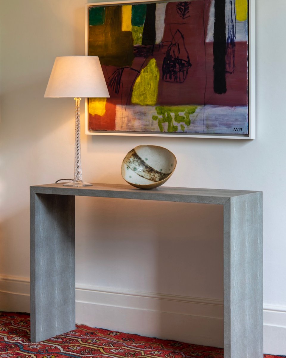 The Rivoli Console Table takes its inspiration from the clean line and careful craftsmanship of Ming period furniture.

#vaughandesigns #design #interior123 #vaughan #englishdesign #lighting #interiordesign #home #interiors #rivoli #console #table #elthamcollection #newproduct