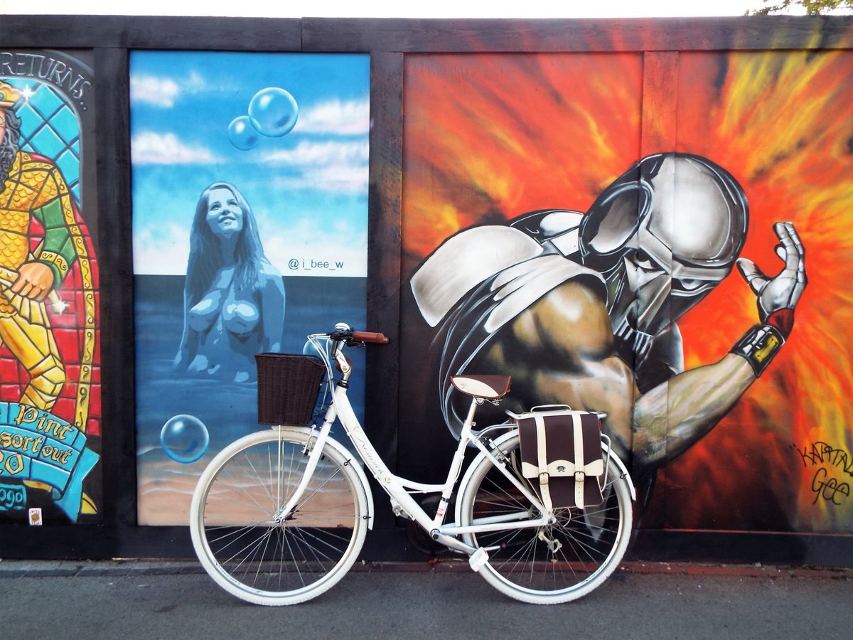 thehaywriter's tweet photo. #cycleseptember  took me passed these incredible new murals in #westonsupermare Wowee! Thank you @lovetoride @NorthSomersetC @CultureWeston #streetart #art #bike #photo #cycle https://t.co/xk87zIHBu2