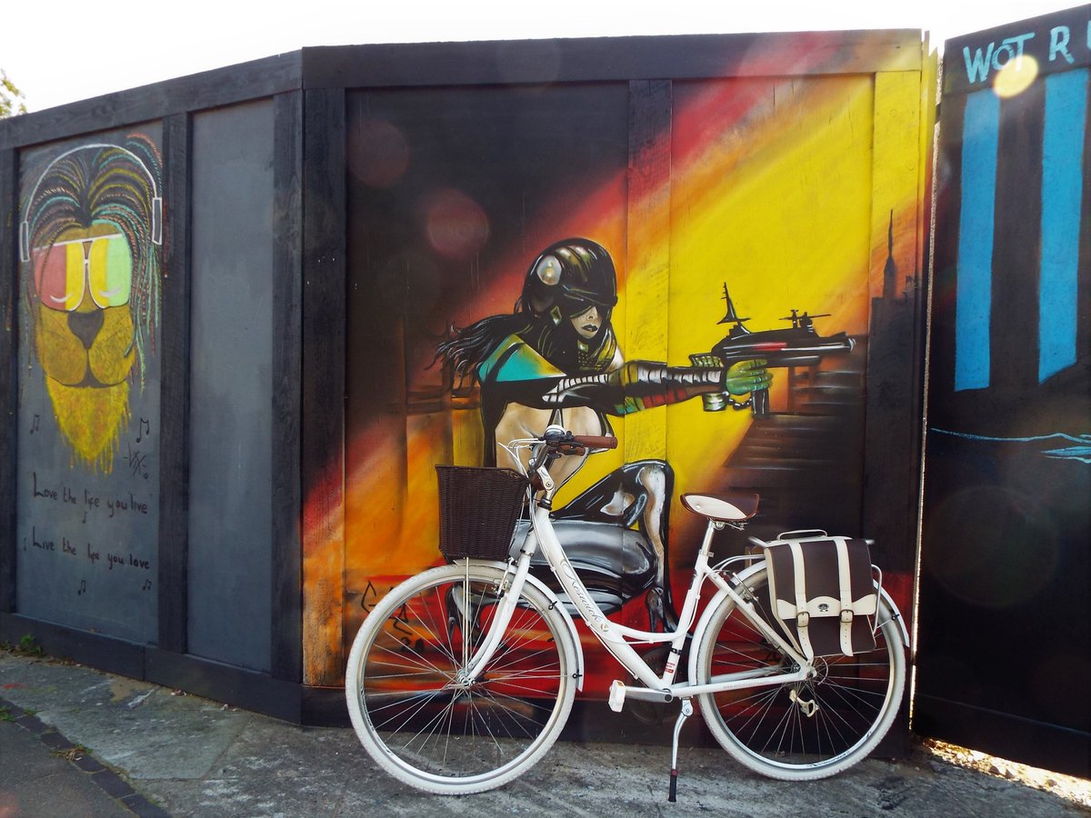 thehaywriter's tweet photo. #cycleseptember  took me passed these incredible new murals in #westonsupermare Wowee! Thank you @lovetoride @NorthSomersetC @CultureWeston #streetart #art #bike #photo #cycle https://t.co/xk87zIHBu2