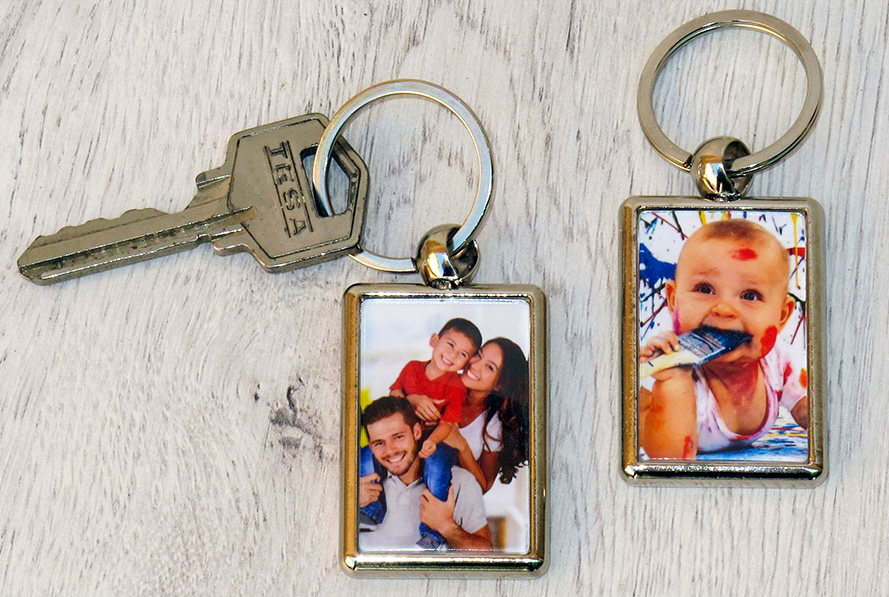DigitalPrintph's tweet photo. ¿Eres de los que siempre pierdes las #llaves? 🤔 ¡Diseña tus propios #llaveros #personalizados y encuéntralas a la primera! 😉 Puedes hacerlo desde nuestra página web: https://t.co/elHCrZsVLm o viniendo a vernos 😚 #DigitalPrint #Granollers #clauer #llavero https://t.co/VG5lfq7rXs