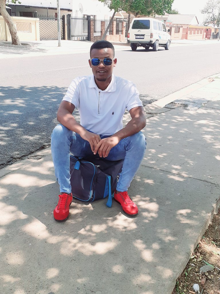 1Fervent_Always's tweet photo. Ladies and gentlemen here is the guy who has helped a lot of people scope interviews,Dr CV...he revamped multi pages CV into one page and make them detailed..ill pick randomly the first 20 people to retweet a free CV revamp
#congratulationspearl #SkeemSaam #JobSeekersSA https://t.co/w9mE0Tf4CZ