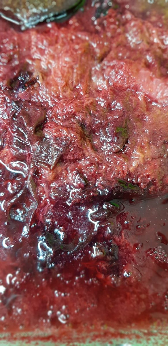 neptunebrewery's tweet image. A combination of delicious fruit in todays #500brew
Thanks to @SprawlKitchen for rescuing the Hagenta and Victoria plums from food waste, and roasting them.