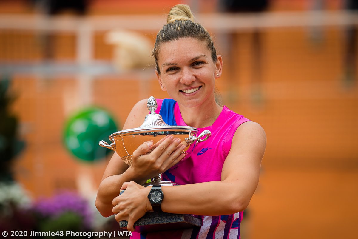 Corinas_racket's tweet photo. There’s a whole world in that trophy and we felt that! 💥❤️🌶 Felicitari, Simona! Ai fost stelara in calatoria ta pana aici 🥰🙌 So very well done, what a story!! Id say in ur face, 2020, but i really believe in karma starting this March 🥴😂❤️🏆x22= forever love #IBI20 #S1mona https://t.co/GwjaT2n1we