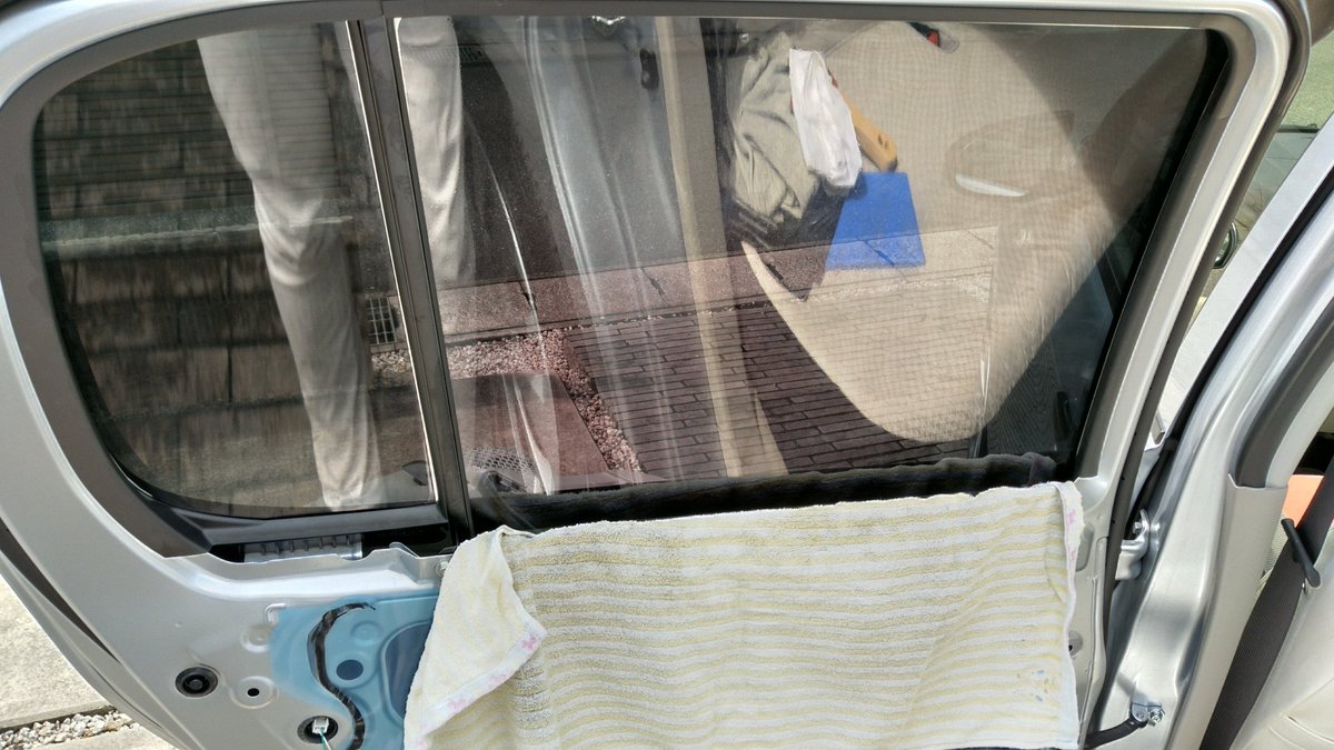 NAGAI44195807's tweet image. パッソさんカーフィルムDIY施工🥰

エスティマと同じ透過率5%をチョイス😃

凄まじく豪快にクシャッと失敗した所あるけど素人DIYなんだから気にしない気にしない♪

まだまだやる事山積みだなー😁

#パッソ
#ブーン
#M700