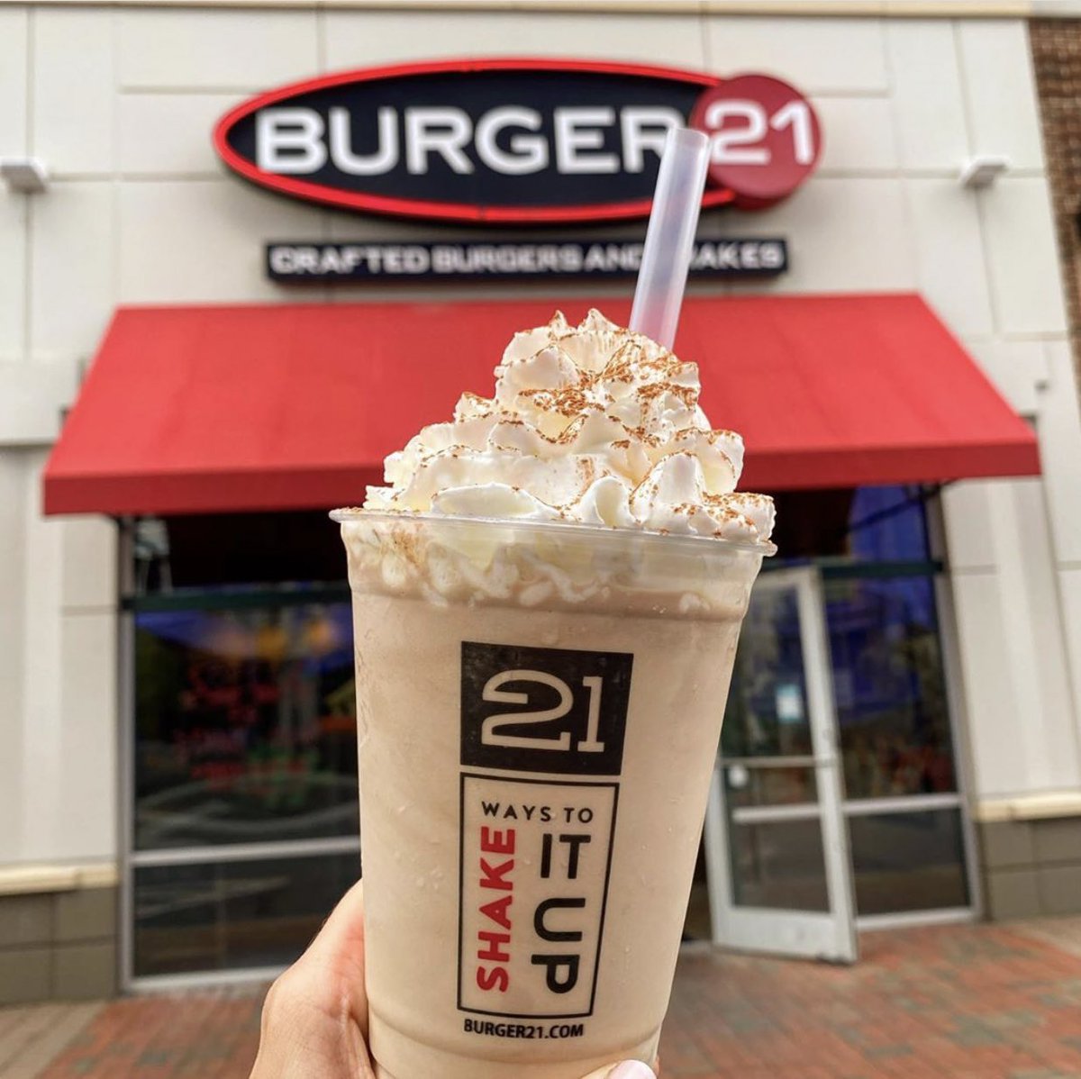 Have you been craving a good burger and shake? Go into <a href="/MyBurger21/">Burger 21</a> for lunch or dinner and you will leave happy🍔