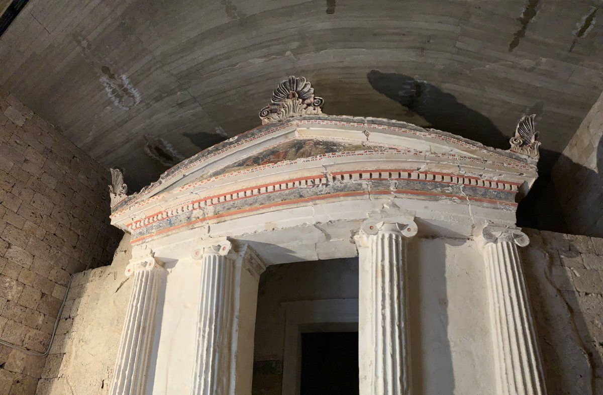 But there’s more to Mieza than the Tomb of Judgement! The Tomb of the Palmettes might be more recent than its more complex predecessor, but its facade is completely intact!The tomb gets its name from its amazing acroteria and the tombs inhabitants can be seen in the Tympanum!