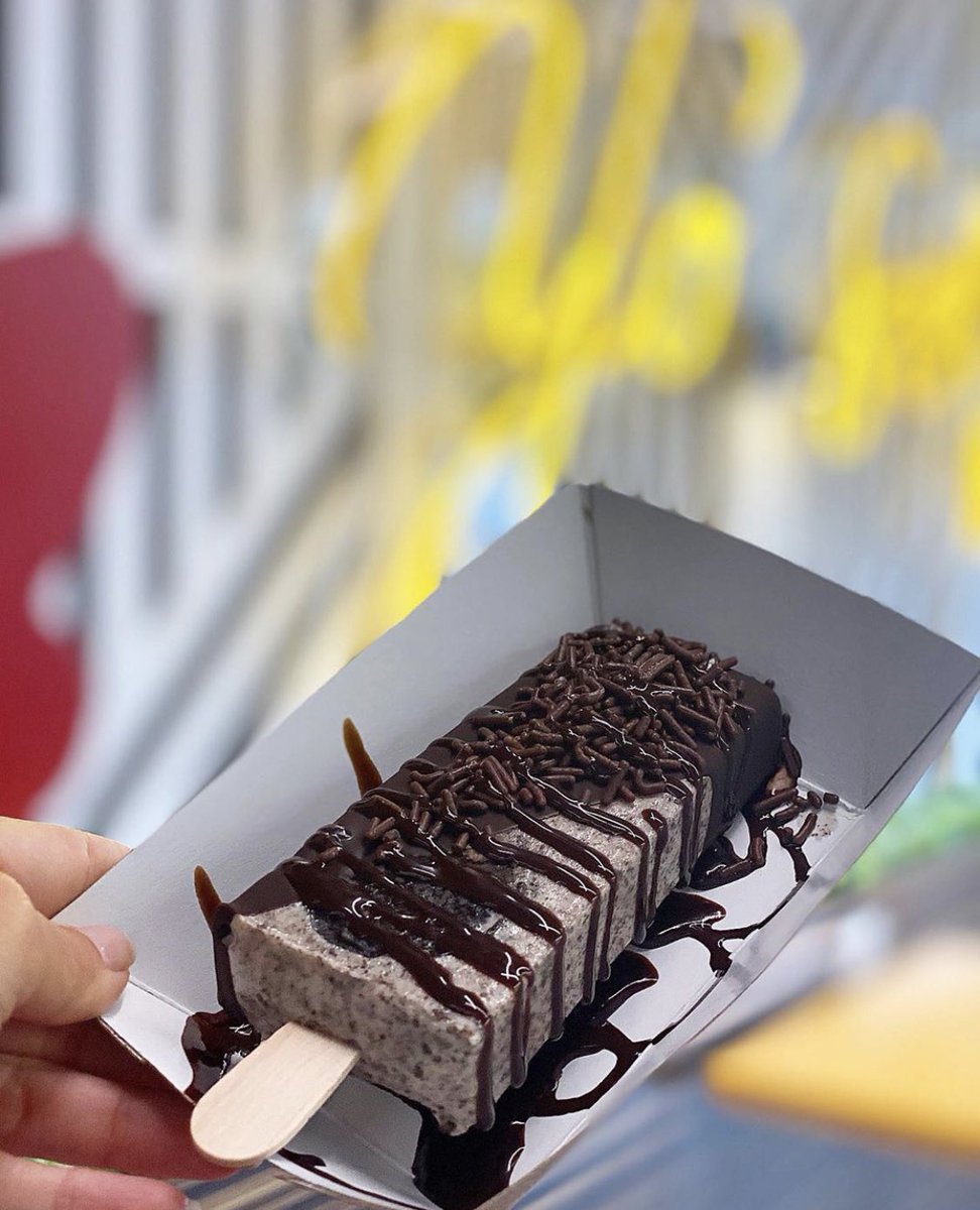 MonarcaPaletas's tweet photo. Create a a personalized and unique experience in every visit 😜

The best Ice Cream Experience in #Iowa... like this Oreo Paleta dipped in Dark Chocolate, Topped with Chocolate Sprinkles and a Chocolate Drizzle 🍫😋

#Clive
#desmoines
#icecream 
📸 @ brureallife https://t.co/dZzmynuknf