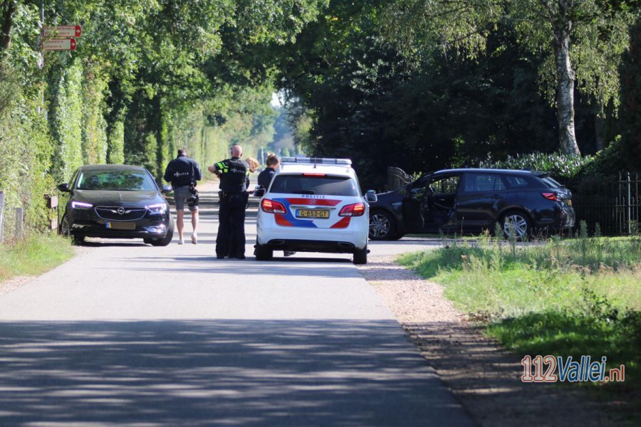 Grote politie inzet in #Kootwijkerbroek was na melding mogelijk confrontatie tussen personen met.... 112Vallei.