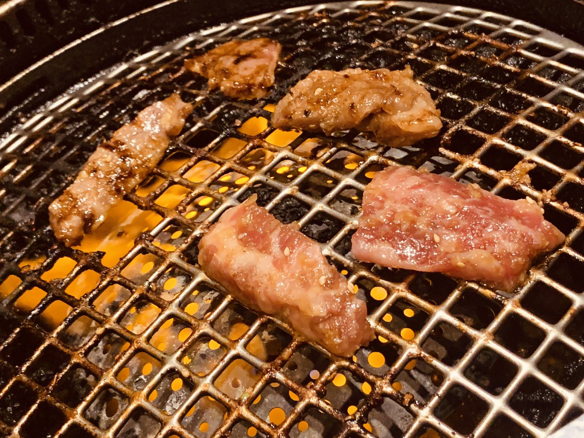 友達と水族館行って肉食べてきた 