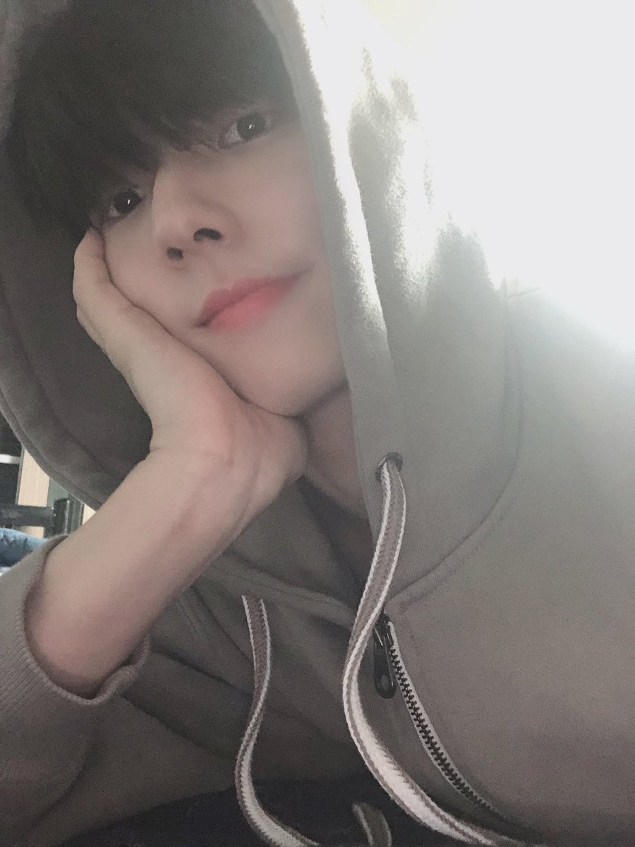 roseoclock_'s tweet photo. Eng
[#TAEYOUNG]

Goood night for today🌙

#세븐어클락 #SevenOClock #7OC #you_worked_hard🌹 https://t.co/1pgZI2ICC9