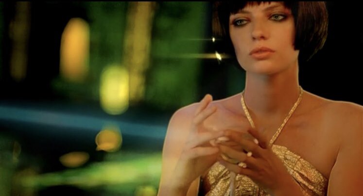 EnFilme's tweet photo. VIDEO. “A veces solo vemos las cosas a través de una pantalla”. Vean aquí THERE’S ONLY ONE SUN, un corto de 9 minutos de intensa belleza del gran WONG KAR-WAI (In The Mood For Love). Para que así sea toda su semana. https://t.co/QtSAJMri6m https://t.co/HwYotIsJ6o