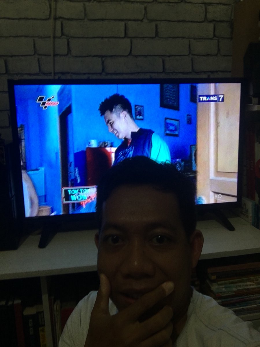 kalau hujan ya enaknya nonton film dirumah sambil siapin kopi dan cemilan, dah pasti lupa kalau lagi jomblo <a href="/TRANS7/">TRANS7</a> #IndonesiaGiveaway21