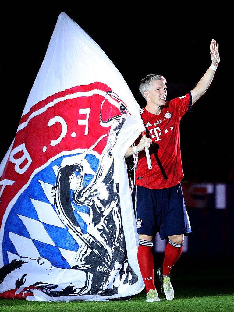Still Bayern never forgot about him and especially in the heart of the fans he got a special place. That’s why the club organized a goodbye match for him. One last time in the Allianz with the fans shouting the name of their hero.