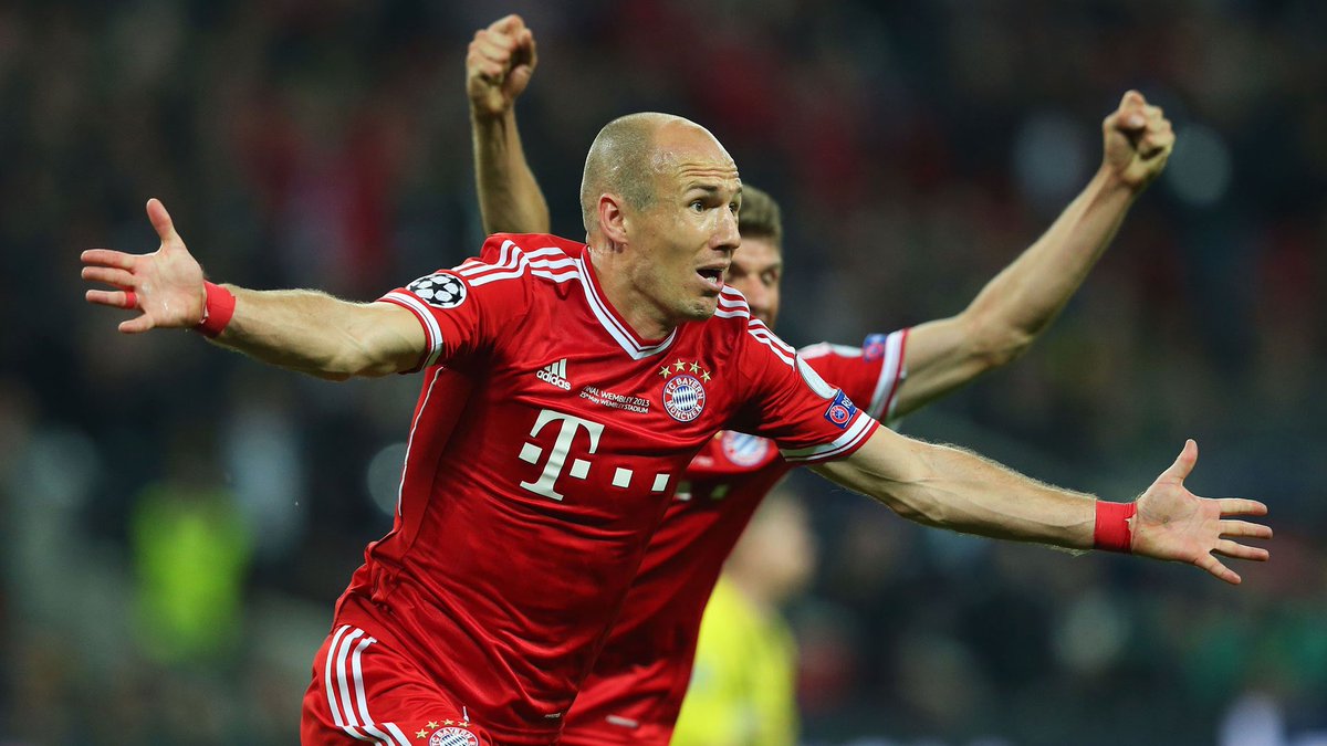 Arjen Robben: every Bayern Fan knows this name. He‘s Mr. Wembley, he gifted us our first Triple in 2013. He joined Bayern 2009/10 from Real Madrid. Back then, it was a step back. But Robben never regretted his decision and Bayern became one of the best clubs in the world.