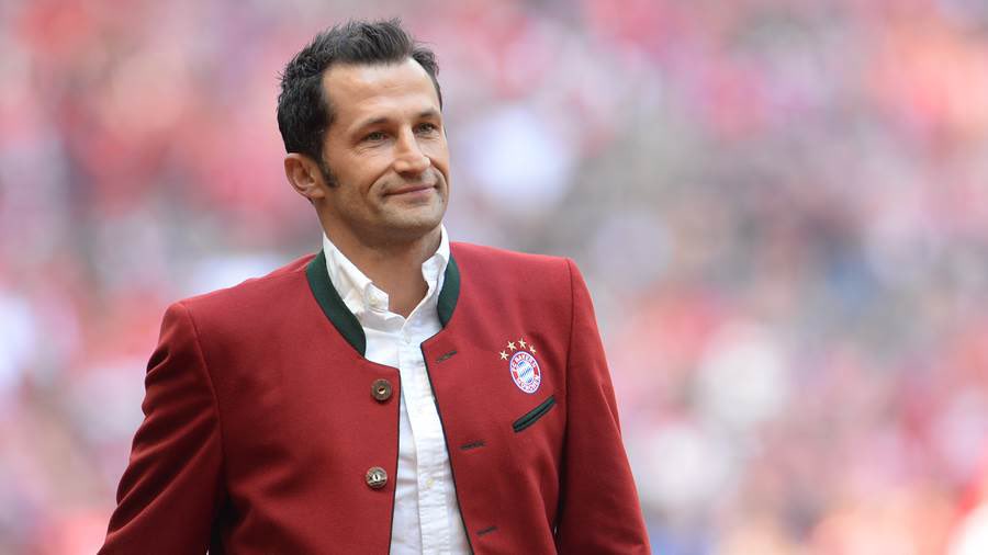 Hasan Salihamidžić is the sports director of the club. He used to play for Bayern between 1998 and 2007. 2011/12 he ended his active career at Woflsburg and 2017 joined Bayern Munich, where he is responsible for all the transfers.