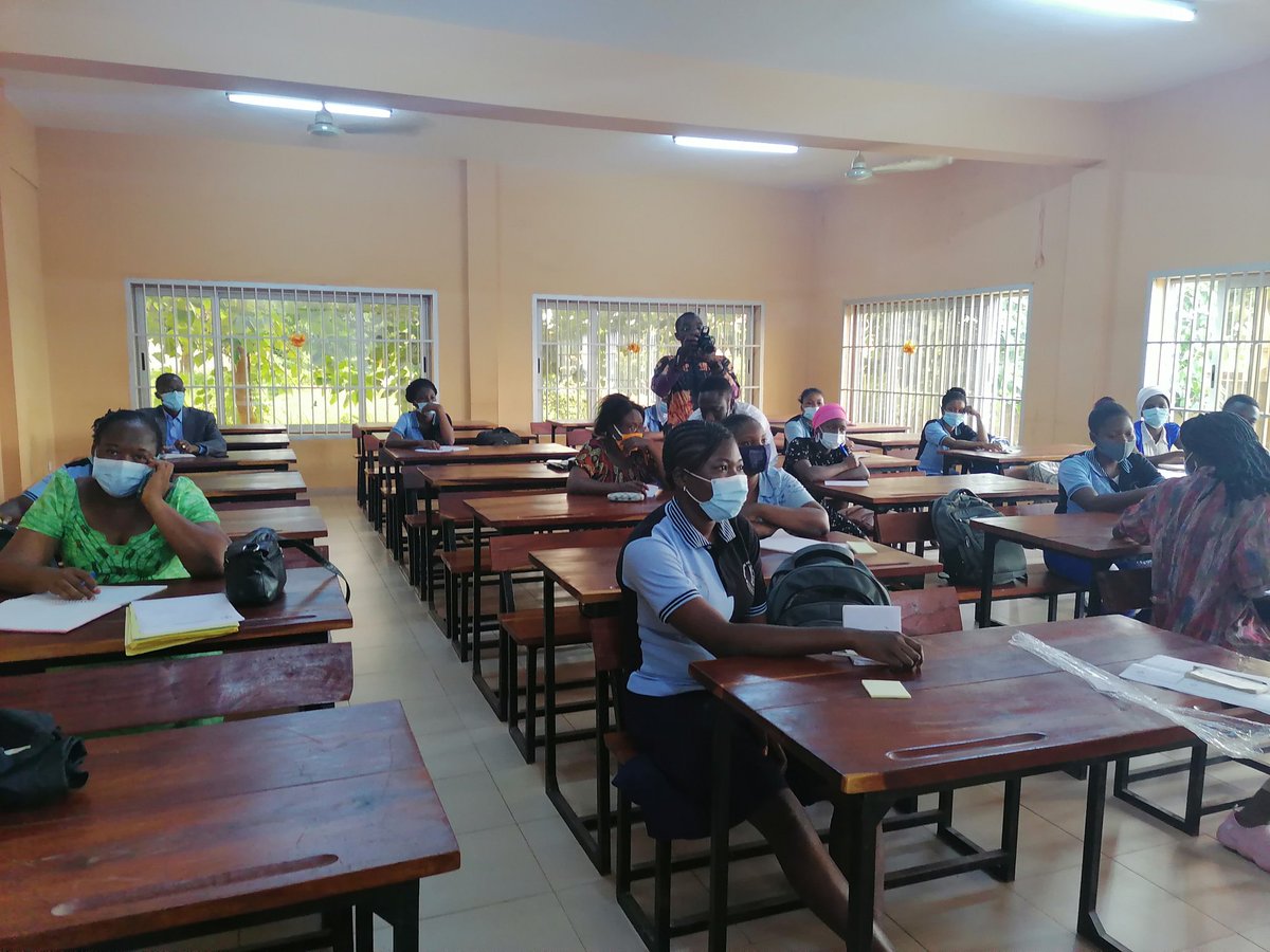 iam_omolababi's tweet photo. Je suis actuellement à l'école des sages-femmes de #IFSIO à #Parakou, avec @guerra_hub pour un atelier de design thinking pour la collecte de données dans le cadre du projet de création de contenus en réalité augmentée pour les étudiantes #sage_femme avec le #MergeCube. #AR #VR https://t.co/bBQdnB6Bk0