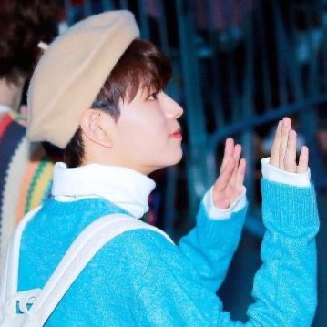 he waves in tiny